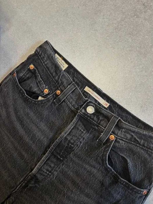 Jeansy Levi's z wysokim stanem Straight proste szaro-czarne 28