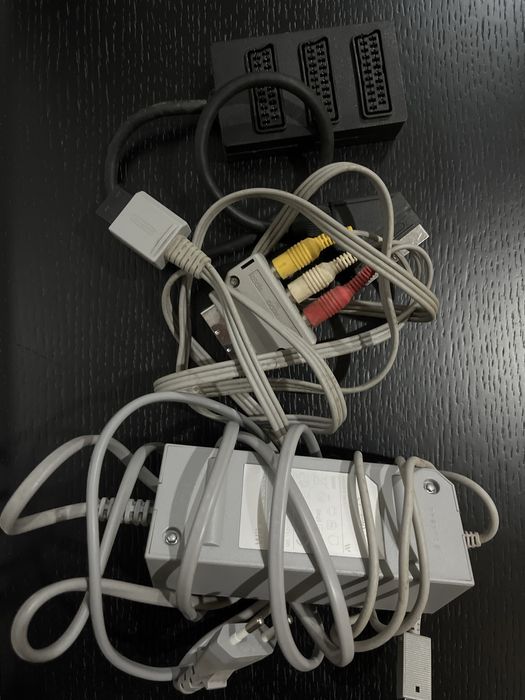 Wii versão red/black + 2 comandos Wii + jogo Resort