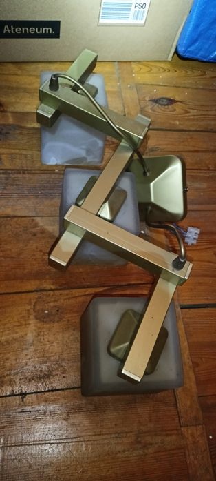 Żyrandol i lampa stojąca