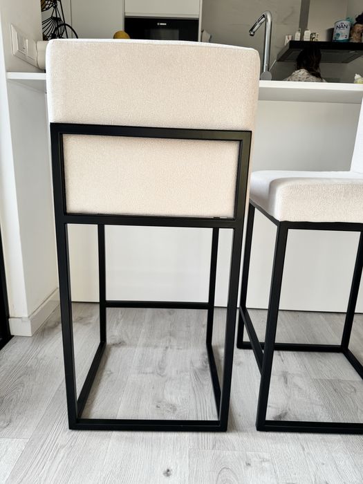 Cadeira ilha/bar em ferro e tecido anti gato