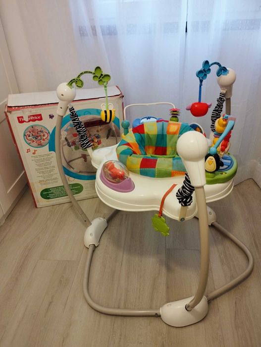 Saltador com atividades para bebés da Fisher Price