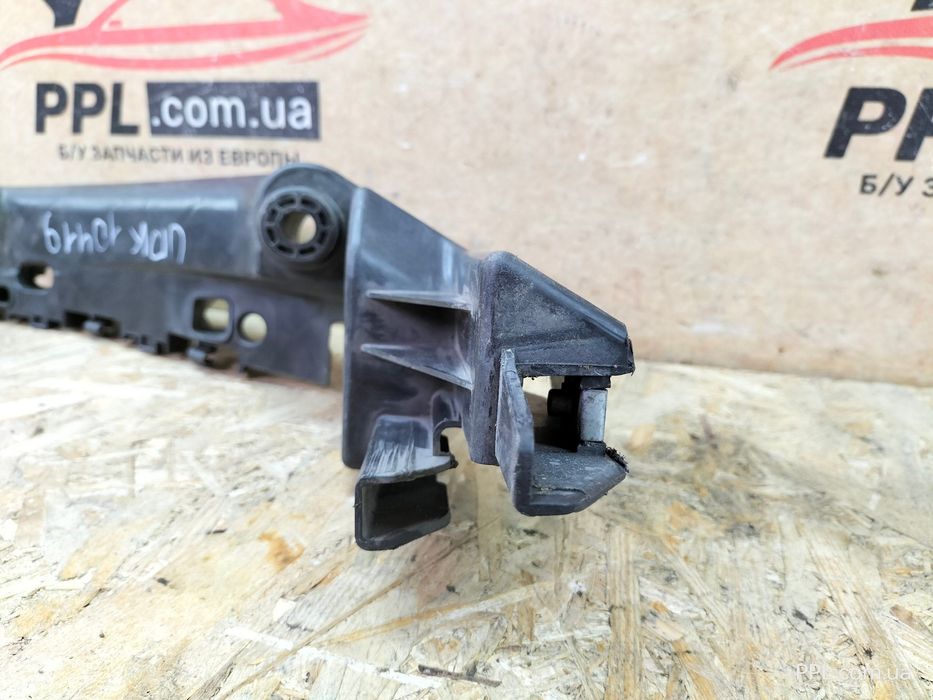 Jeep Grand Cherokee WK2 13-16 Кронштейн фары левый крепление M163365