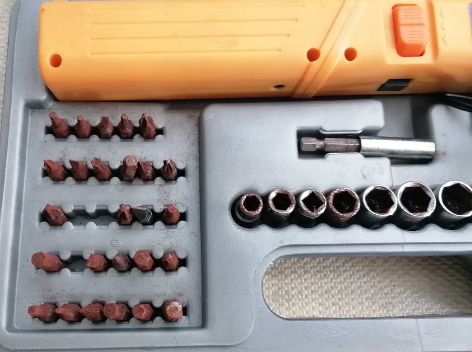 Aparafuzadora MADER, funcional, com kit de peças