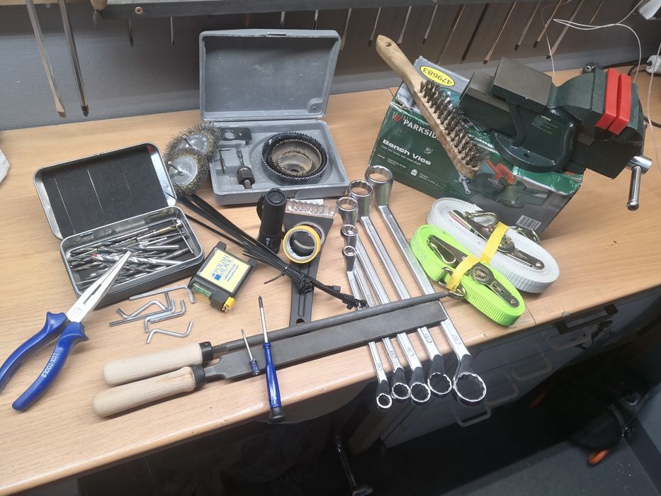 Zestaw narzędzi imadło klucze