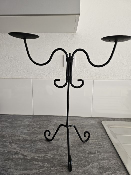 Castiçal grande em ferro, cor preto
