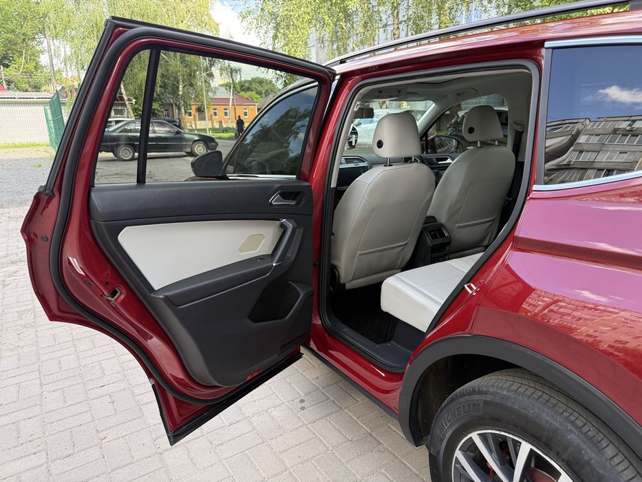 Volkswagen Tiguan Allspace R-Line 2.0 бензин 2018 року