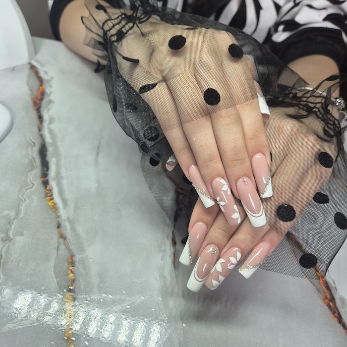 Paznokcie żelowe przedłużane