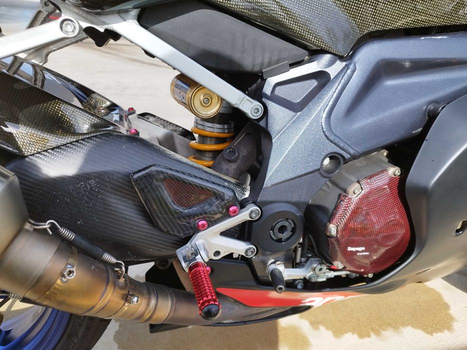 aprilia rsv 1000