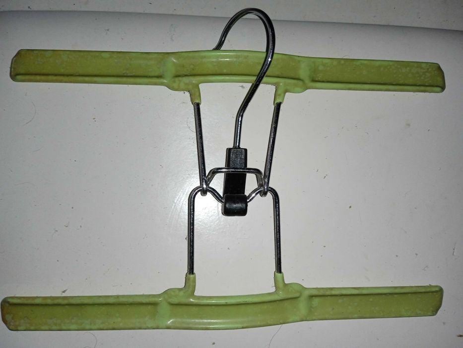 Cabides de diversos tamanhos, materiais e formatos