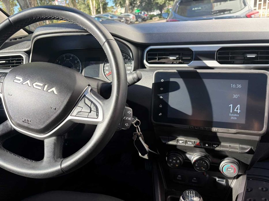 Carro 2024 impecável