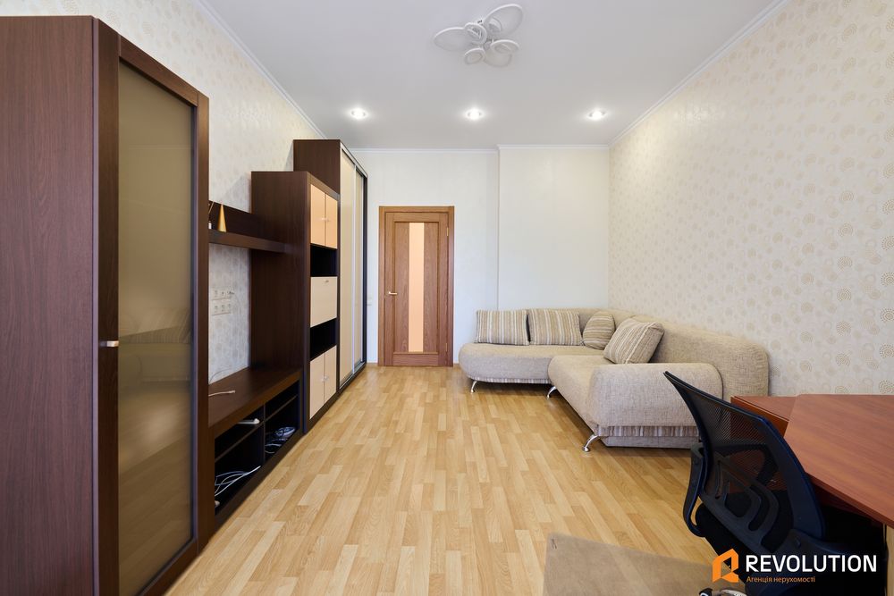 Без%, 3 кімн квартира вул. Дмитрівська 82, центр , метро, Лукʼянівська