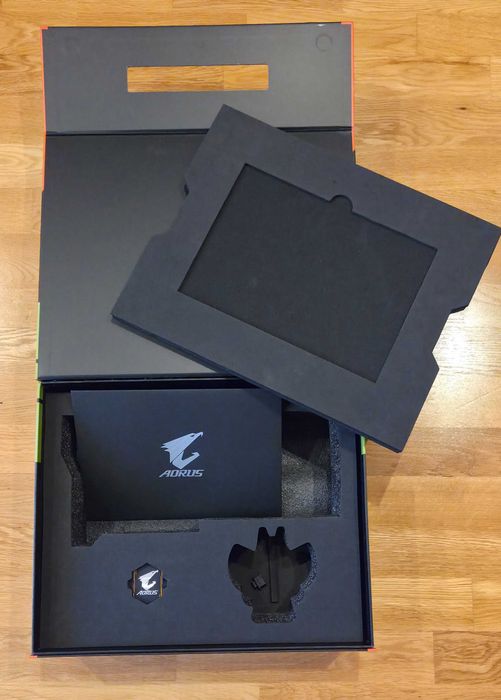 Коробка від відеокарти Gigabyte AORUS GeForce RTX 3080 Ti XTREME 12G