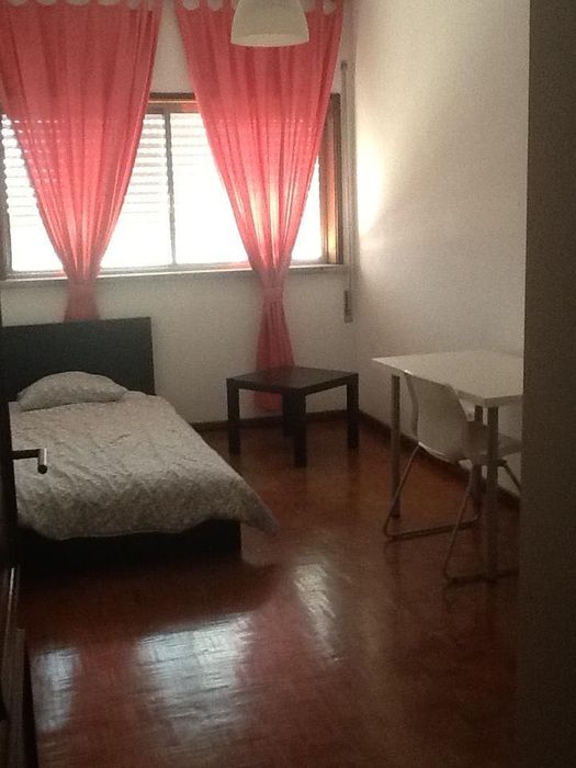 Quarto estudante em T4 ou T4 completo