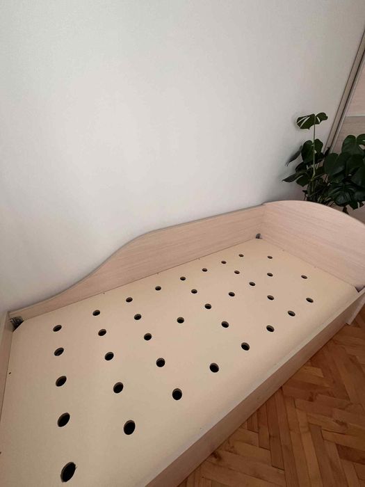 Łóżko z płyty meblowej