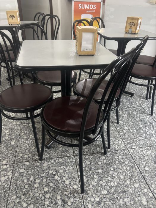 Lote mesas e cadeiras