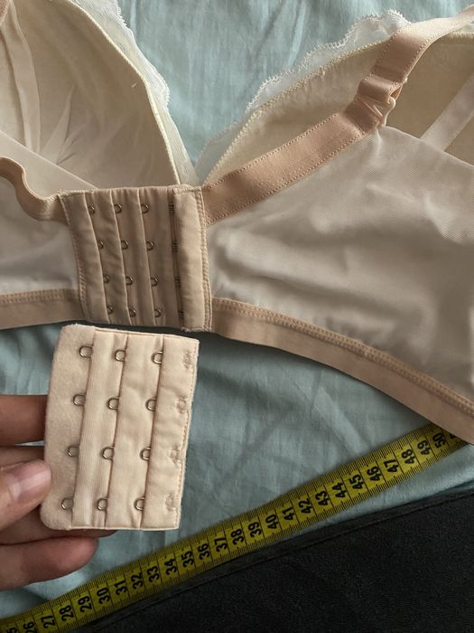 Бюст для годування