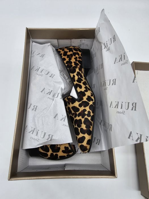 Sapatos Ruika pêlo Leopardo novos