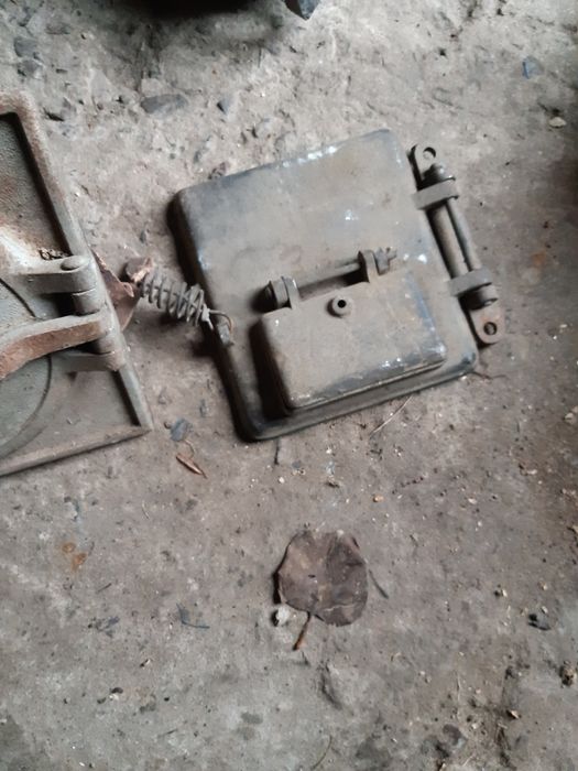 Дверцята до груби чугунні