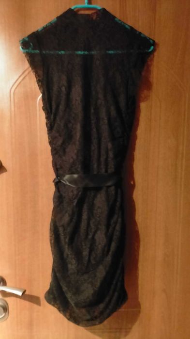 Sukienka z koronki - Elegancka " mała czarna"