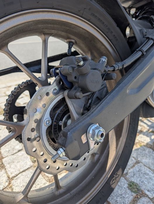 Honda CB125r 2024 com garantia e apenas 2090km