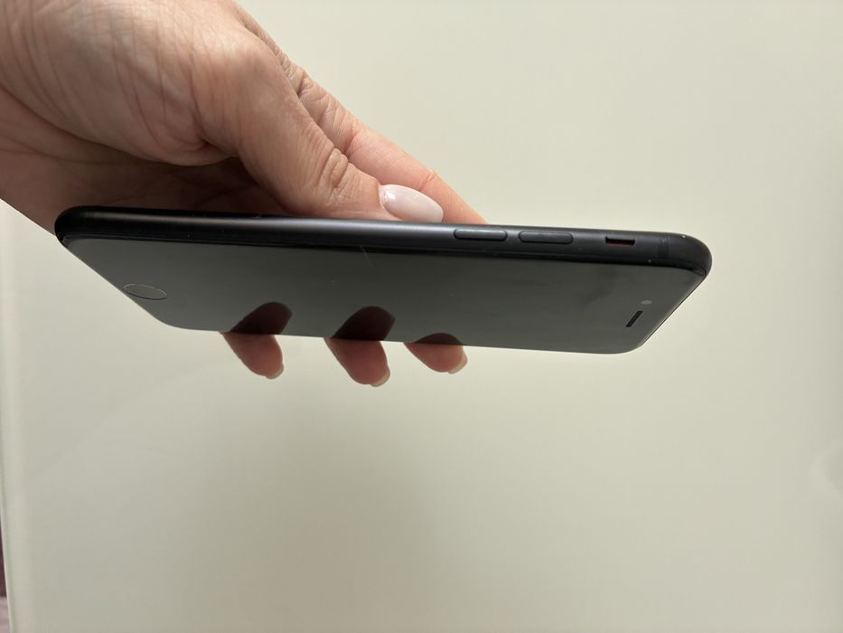 Iphone 8e та годинник