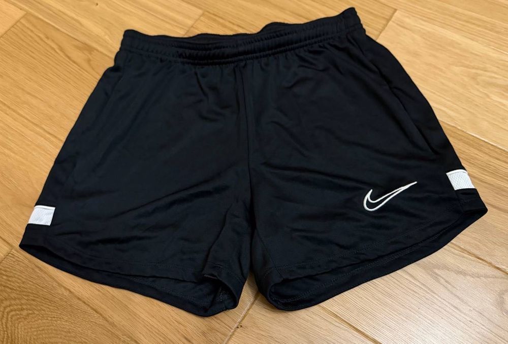жіночі тренувальні шорти Nike Dri-FIT Academy розмір М