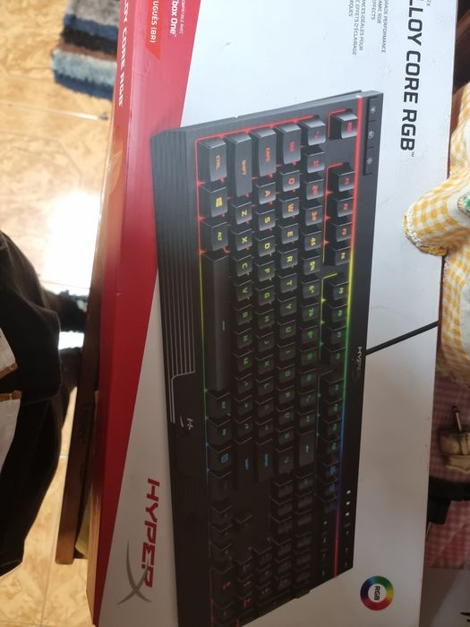 Monitor gaming teclado etc
