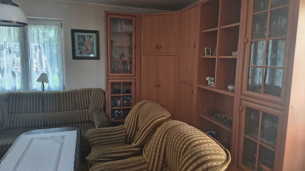 Sprzedam ładnie położoną, szeroką działkę z domem