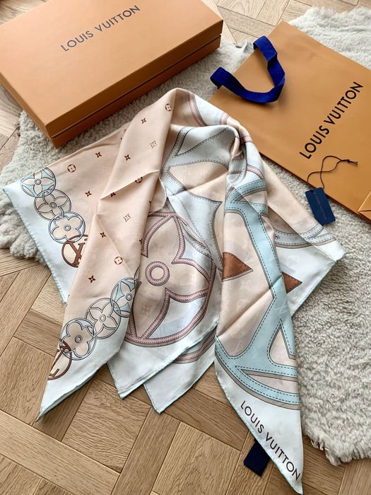 Apaszka nowa 90x90 cm silk lv