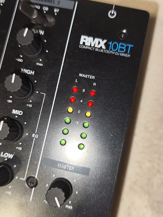 Mesa mistura Reloop RMX 10BT