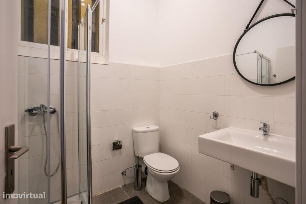 Quarto - localizado em Santos Lisbon