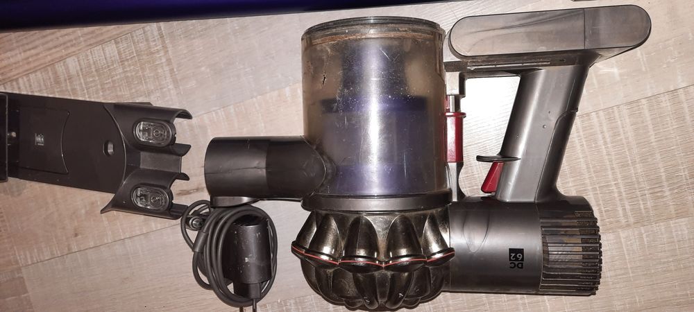 Пилесос акумуляторний Dyson DC 62/ V6 Slim.