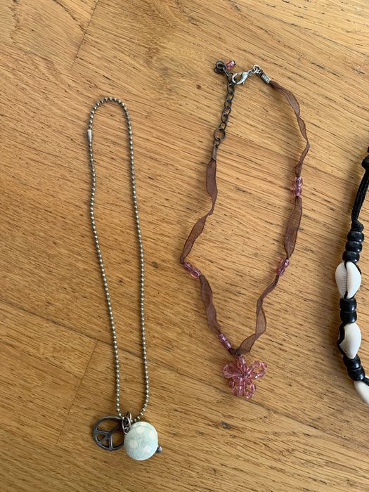 Colares de buzio e etnico