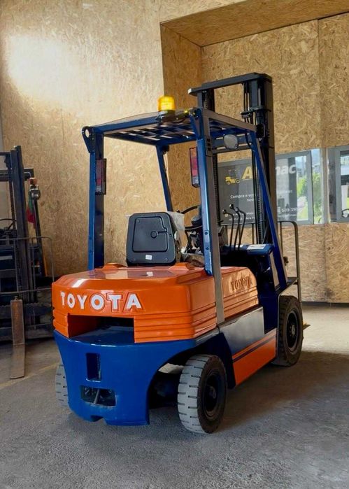 Empilhador Toyota diesel 2500kg Recondicionado