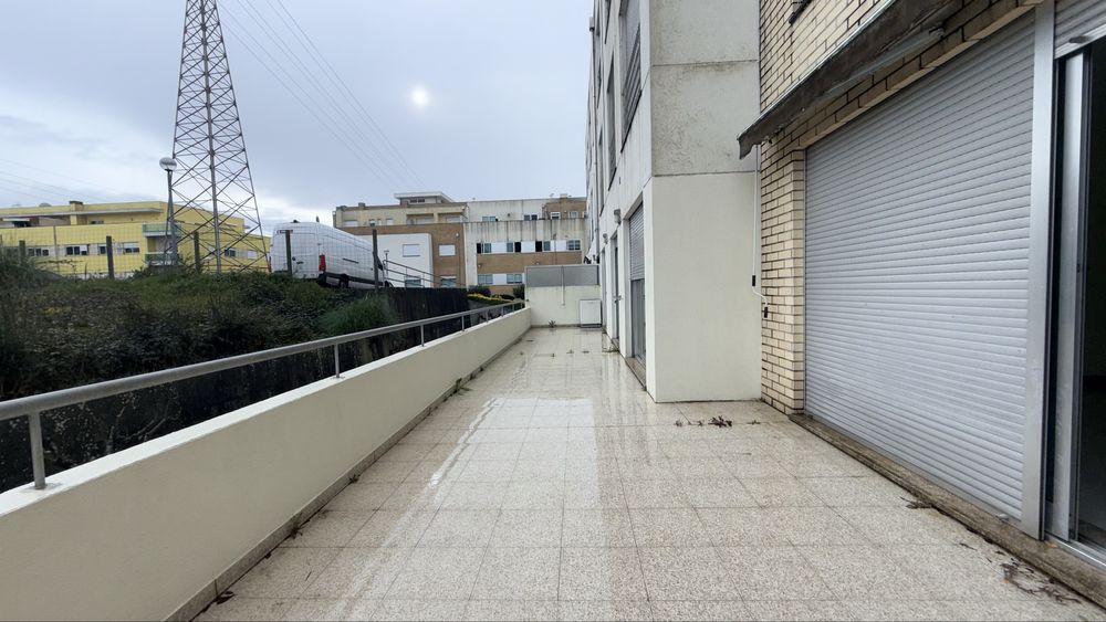 Apartamento t2+1 com terraço nos maninhos