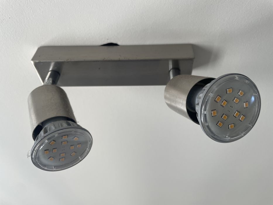 Dois candeeiros de tecto c/ dois focos LED