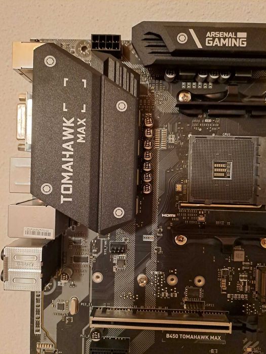 Motherboard MSI B450 Tomahawk Max para AM4 / Ryzen