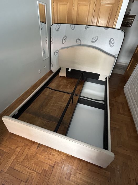 Cama IKEA 140x200 cm – Bege/Creme com estrado