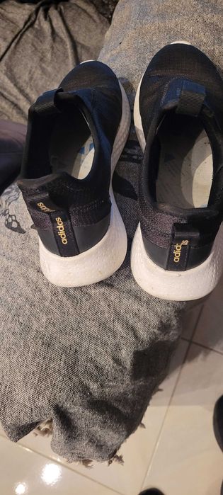 Ténis Pretos da marca Adidas, tamanho 39.