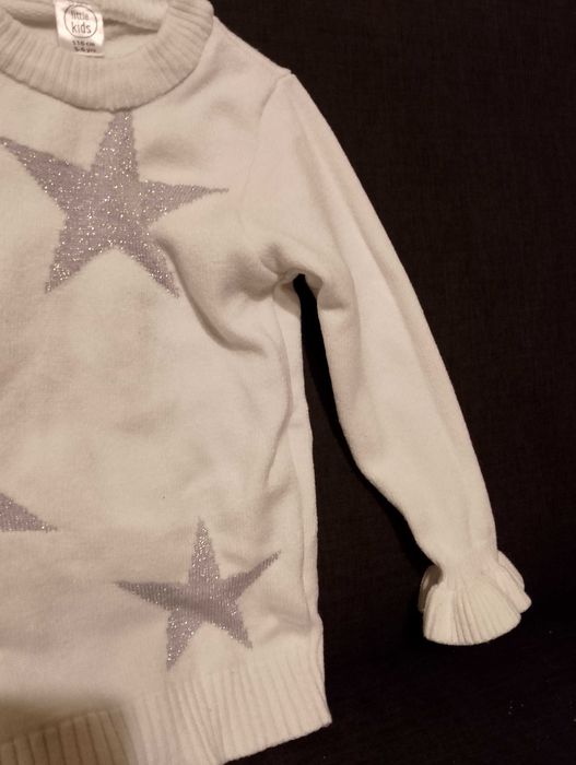 Sweterek dziewczęcy.