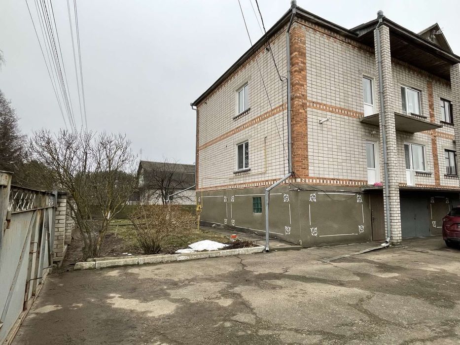 продаж будинку в Перлявці