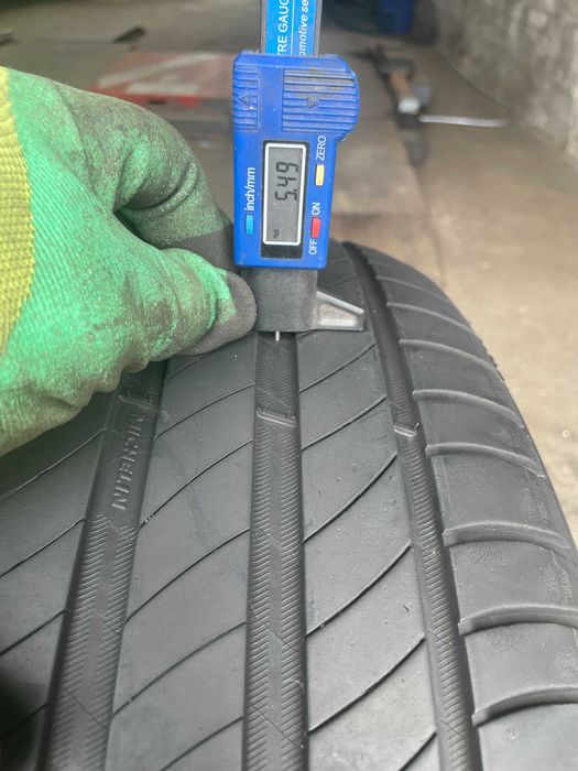 Komp. opon Michelin 235/55R17