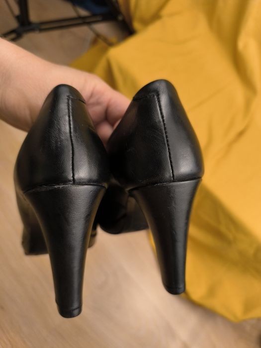Czarne klasyczne buty na obcasie esmara by Heidi klum 40