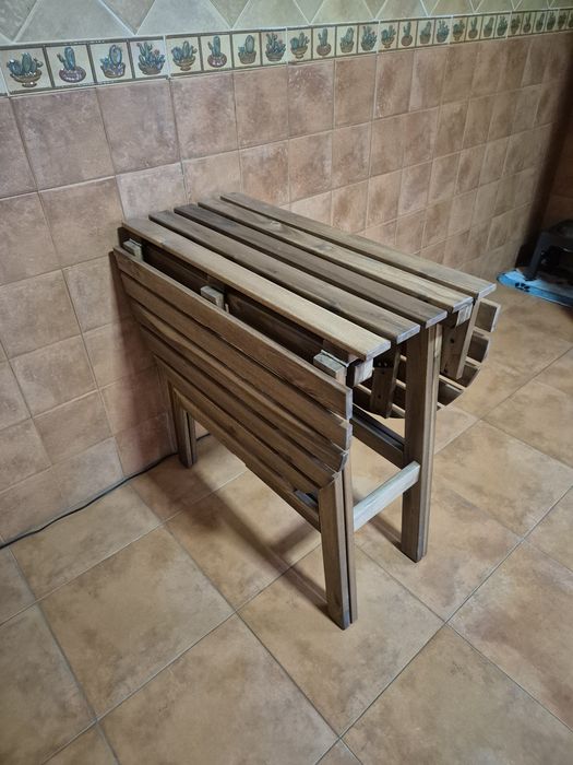 Conjunto de mesa + 2 cadeiras em madeira – ótimo estado