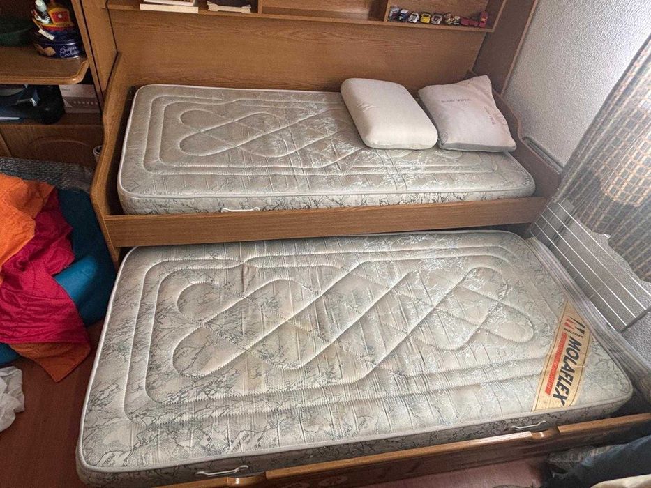 Conjunto cama dupla e estantes