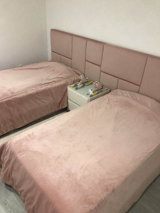 Cama dupla rosa com estrado elevatorio