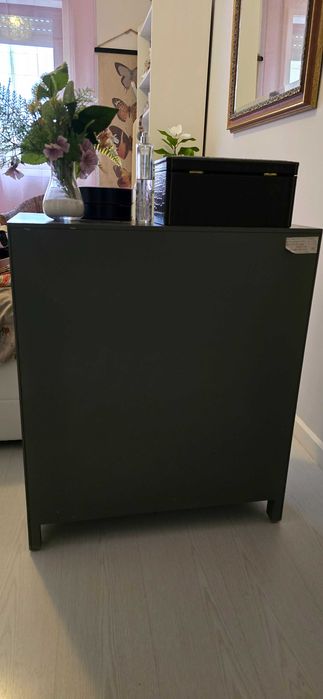 Cómoda multifunções e decorativa