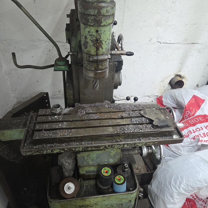 Продам універсальний фрезерний верстат