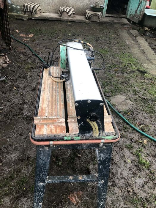 Плиткорєз настільний з подачею води