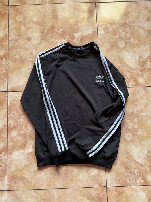 Кофта adidas.